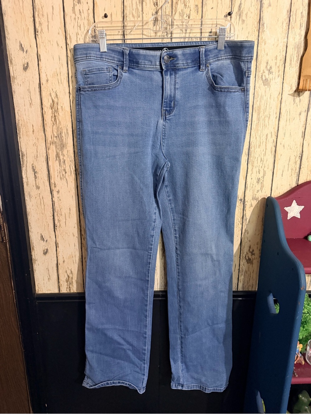 Lincoln Outfitters Women’s Size 16 Light Wash Straight Leg Jeans